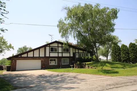 3011 Willow Shrs, East Troy, WI 53120