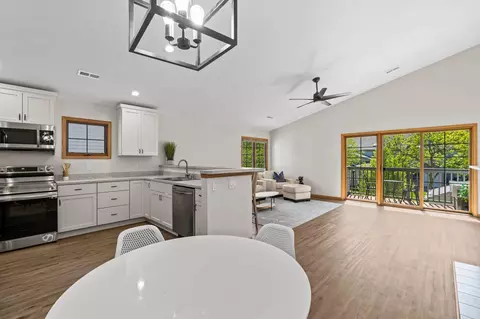 2264 Circle #B, Delafield, WI 53018