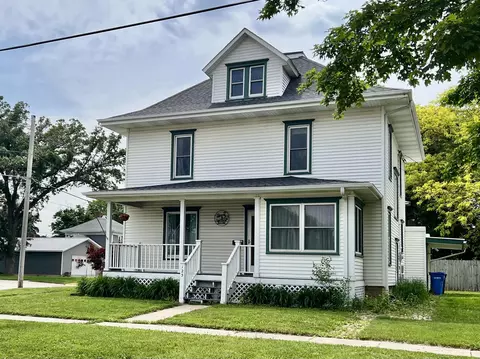 123 S Locust, New Hampton, IA 50659