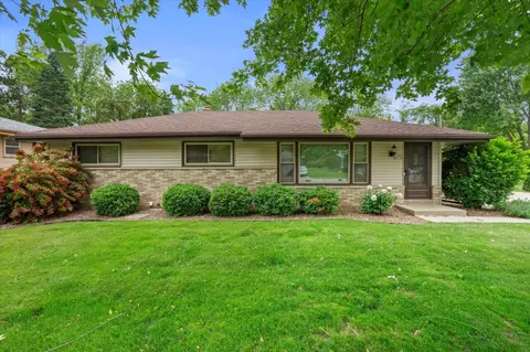 w236n6508 Hillview, Sussex, WI 53089