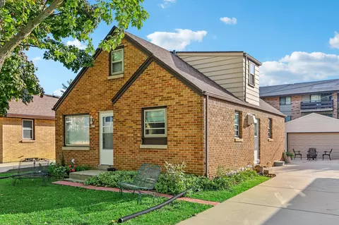 4570 S Ahmedi, Saint Francis, WI 53235