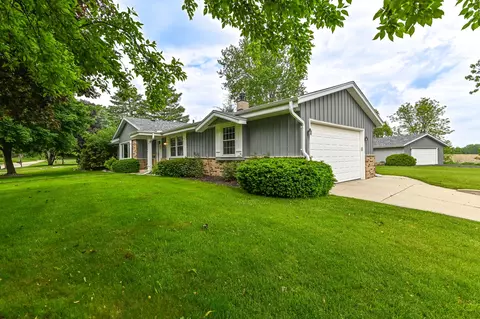 7806 W Bur Oak, Franklin, WI 53132