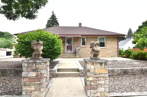 1485 S 94th, West Allis, WI 53214