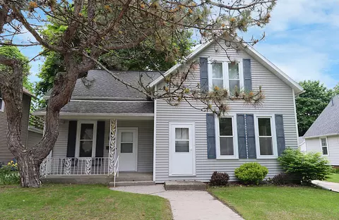 846 N 12th, Manitowoc, WI 54220