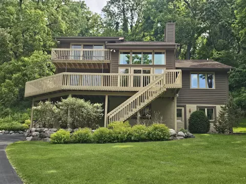 790 Garrison, Delafield, WI 53018