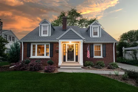 2461 N 94th, Wauwatosa, WI 53226