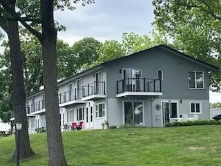 3405 S Browns Lk #39, Burlington, WI 53105