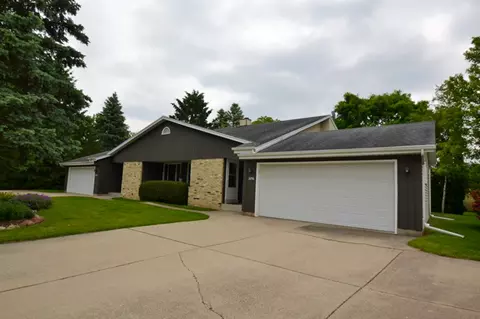 3254 S 145th #3256, New Berlin, WI 53151