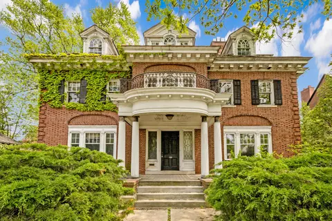 2242 N N Lk, Milwaukee, WI 53202