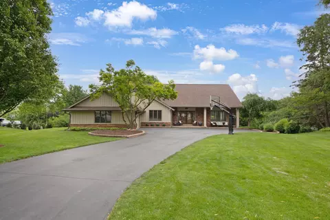 17835 Colline Vue, Brookfield, WI 53045