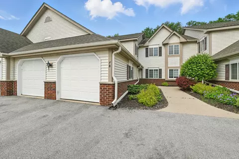 584 Pewaukee #F, Pewaukee, WI 53072