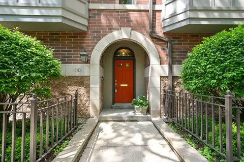 1012 E Lyon #1012, Milwaukee, WI 53202
