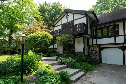 2542 W Wending, Glendale, WI 53209