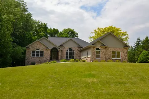 551 Bayberry, Slinger, WI 53086