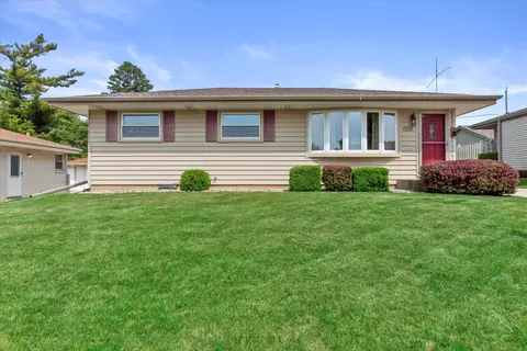 6018 S New York, Cudahy, WI 53110