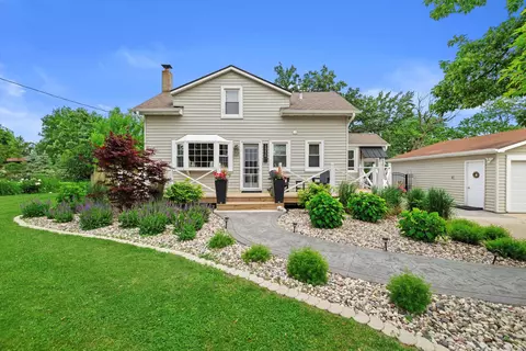 15236 County Line, Yorkville, WI 53177