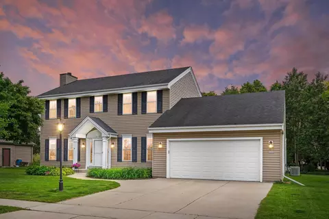 1333 Mockingbird, Oconomowoc, WI 53066