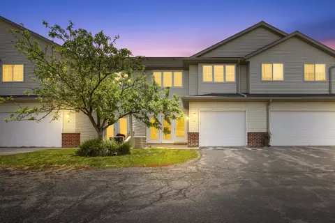2428 Fox Riv #I, Waukesha, WI 53189