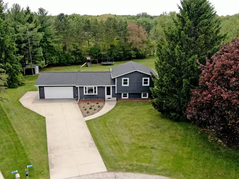 w355n5843 Bridle, Oconomowoc, WI 53066