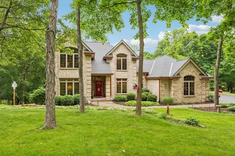 w332s9291 Red Brae, Mukwonago, WI 53149