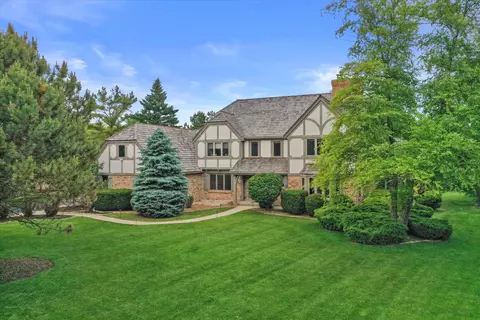 10418 N Haddonstone, Mequon, WI 53092