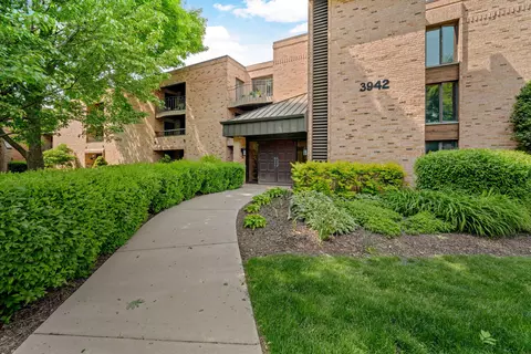 3942 N Oakland #333, Shorewood, WI 53211