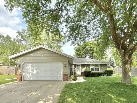 1829 Dixie, Waukesha, WI 53189