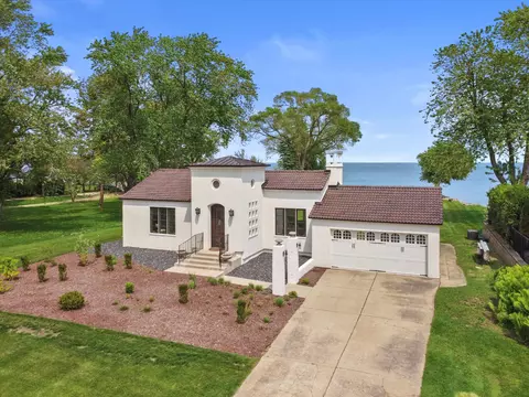 9237 Lakeshore, Pleasant Prairie, WI 53158