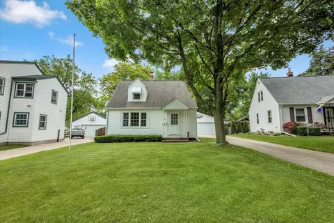 2874 S Conger, West Allis, WI 53227