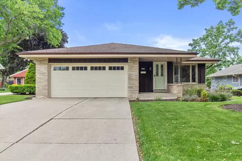 2582 S 88th, West Allis, WI 53227