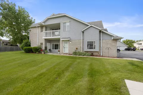 6962 S Rolling Mdws, Oak Creek, WI 53154