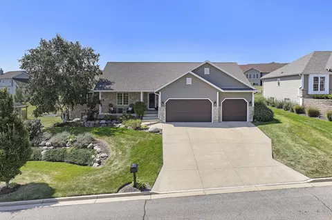 329 S Stone Rdg, Lake Geneva, WI 53147