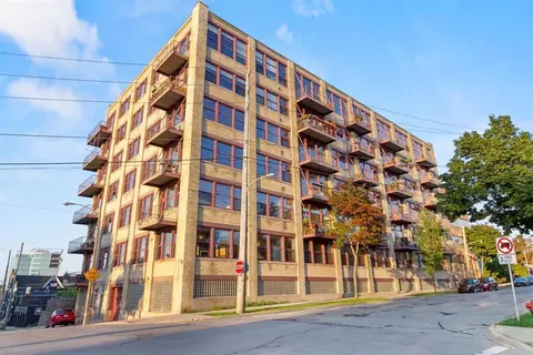 215 W Maple #305, Milwaukee, WI 53204