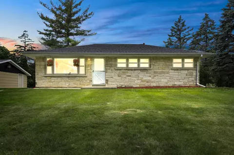 725 S Bobolink, Brookfield, WI 53005