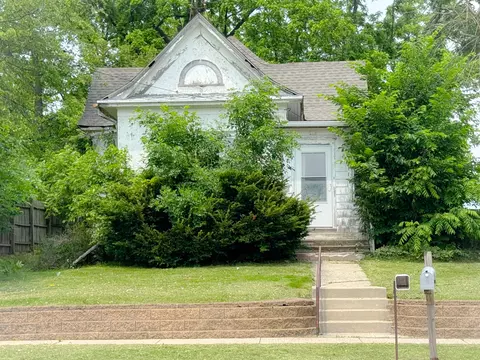 210 W Beloit, Darien, WI 53114