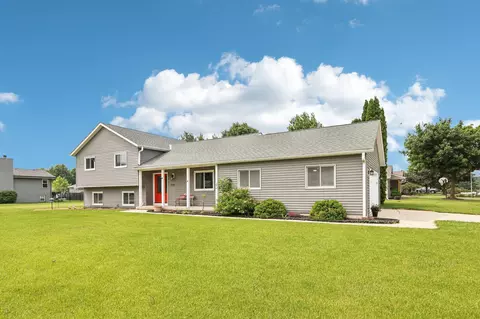 802 Rohda, Waterford, WI 53185