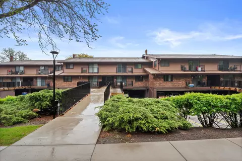 8540 W Waterford #5, Greenfield, WI 53228
