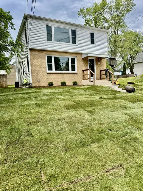 2881 S Linebarger # 2883, Milwaukee, WI 53207