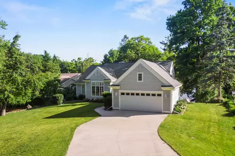 731 Amy Belle Lk, Hubertus, WI 53033