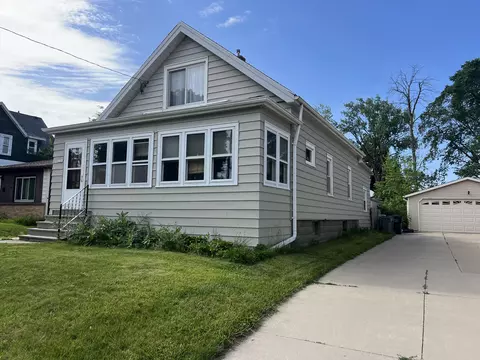 2741 E Denton, Saint Francis, WI 53235