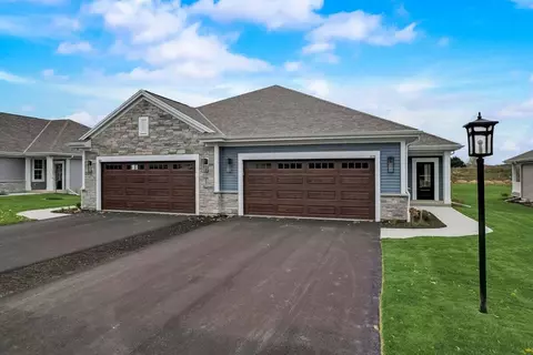 516 Hickory Holw #0402, Waterford, WI 53185