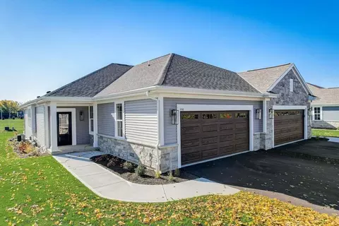 510 Hickory Holw #0301, Waterford, WI 53185