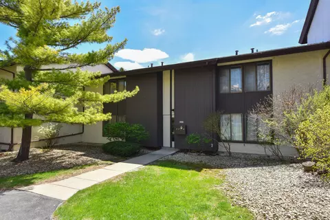 2220 W Good Hope #21, Glendale, WI 53209