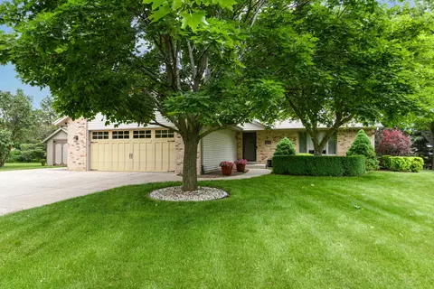 8821 Bluebird, Norway, WI 53185