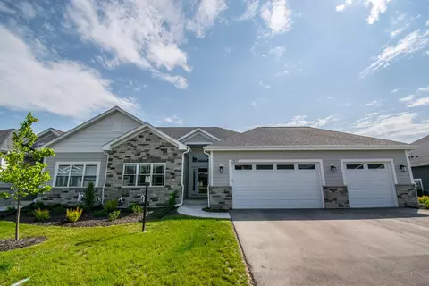 7837 W Stone Rdg, Lannon, WI 53046
