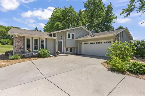 352 Stone, Pewaukee, WI 53072