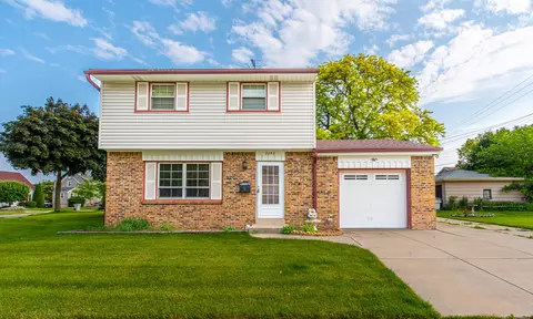 2032 W Barnard, Milwaukee, WI 53221