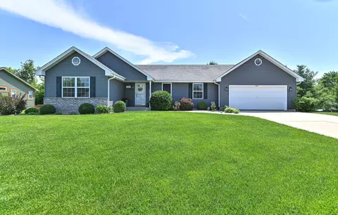 5625 Eagle Pt, Racine, WI 53406