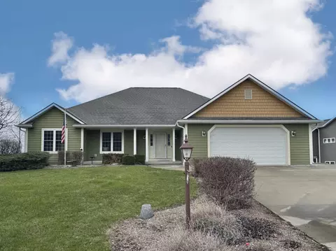 n641 Hickory Hills Drive, Oconomowoc, WI 53066