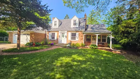 7008 N Rockledge, Glendale, WI 53209